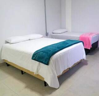 Hospedagem mais barata no Flat Central incliui cama de casal e de solteiro. (Foto: Divulgação)
