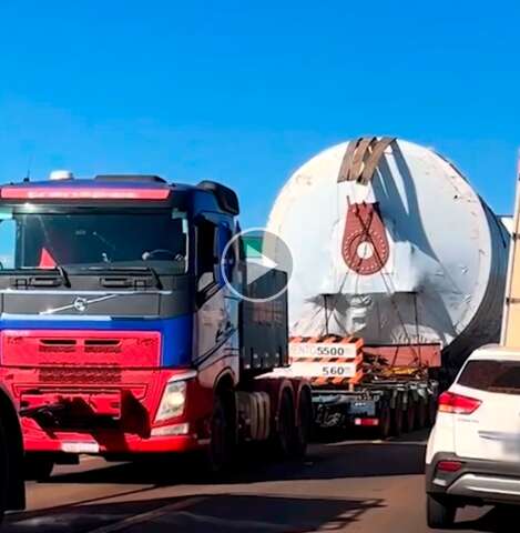 Motoristas reclamam de caminh&otilde;es gigantes rodando em &quot;c&acirc;mera lenta&quot;