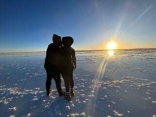 Marcus e Mariana no Salar de Uyuni. 