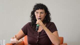 Escritora Mariana Salomão Carrara participa de encontro promovido por clube da leitura. (Foto: Equipe SP Leituras)