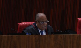 O ministro e relator Benedito Gonçalves, durante votosobre inelegibilidade de Bolsonaro. (Foto: Valter Campanato/Agência Brasil)