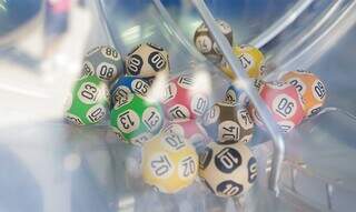 Bolas numeradas utilizadas durante o sorteio dos principais produtos da estatal. (Foto: Reprodução/Caixa)