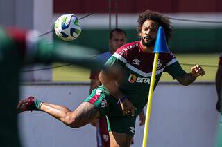 Lateral esquerdo Marcelo em treino com bola no Fluminense (Foto: Divulgação)