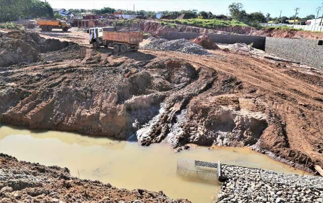  &lsquo;Piscin&atilde;o&rsquo; ganha muros para conten&ccedil;&atilde;o ser entregue no pr&oacute;ximo semestre