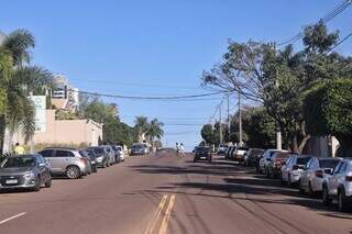 Rua Coronel Cacildo Arantes tem trechos sem sinalização de faixa e velocidade (Foto: Paulo Francis)