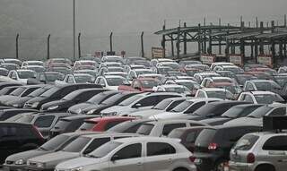 Estacionamento de montadora, em Brasília. (Foto: Marcelo Camargo/Agência Brasil)