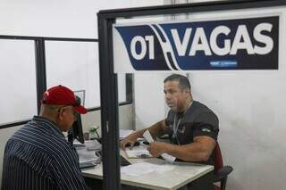 Trabalhador em busca de oportunidade de trabalho na Funsat (Foto: arquivo/Campo Grande News) 