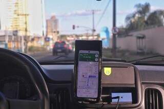 Conversão apontada no GPS, na Rua Ceará com a Rua da Paz, é irregular (Foto: Paulo Francis)