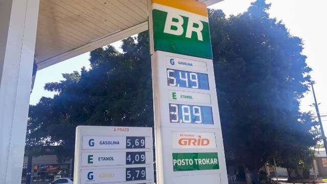 Apesar de Petrobras anunciar redu&ccedil;&atilde;o, pre&ccedil;o da gasolina j&aacute; aumentou em postos