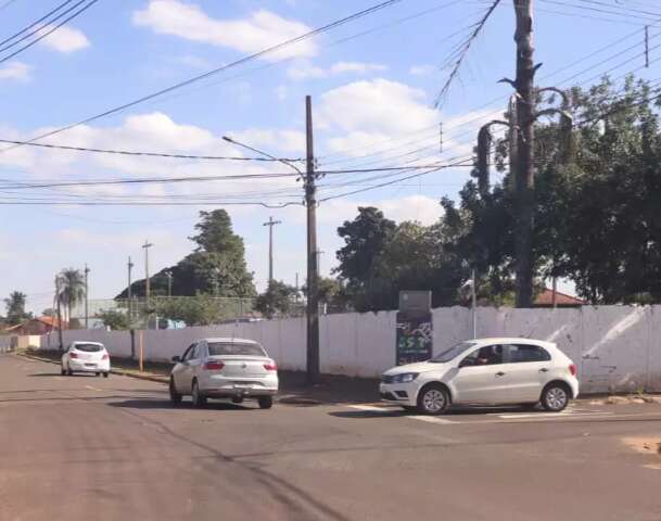 Com caos na Tr&ecirc;s Barras, rotas alternativas viram pista de corrida