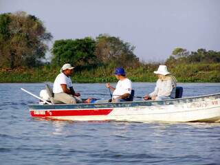 Pescadores fazendo pesca esportiva em rio do bioma Pantanal (Foto: Divulgação/Acert)