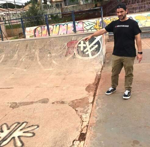 Com pistas de skate em m&aacute;s condi&ccedil;&otilde;es em Campo Grande, atletas pedem alternativas