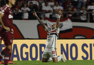 Luciano comemora gol diante confronto com o Fluminense, válido pela 13ª rodada da Série A. (Foto: Rubens Chiri/São Paulo)