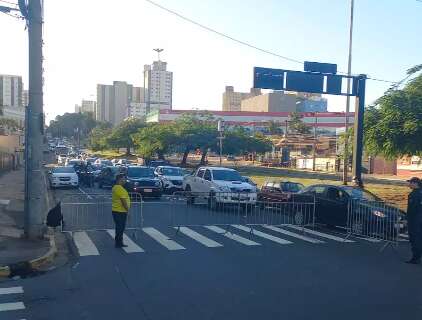 Interdições da maratona pegam motoristas de surpresa e causam indignação