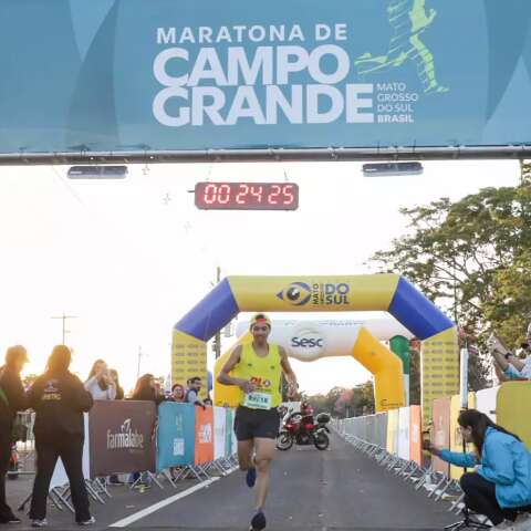 Samael supera les&atilde;o e comemora bicampeonato nos 7km de maratona