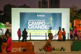 Ponto de largada da Maratona de Campo Grande na Avenida Afonso Pena (Foto: Henrique Kawaminami)