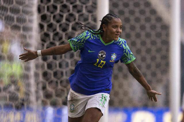 Sele&ccedil;&atilde;o feminina goleia Chile em &uacute;ltimo amistoso antes da Copa do Mundo 