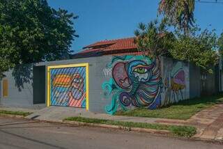 Na Vila Nasser, lar da artista Marilena Grolli é conhecido pela vizinhança. (Foto: Marcos Maluf)