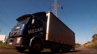 De norte a sul de MS, a Mécari atua nos 79 municípios do estado, a Mécari possui uma logística campeã, chegando com agilidade aonde nenhuma outra distribuidora chega. (Fotos: PGI - Produtora)