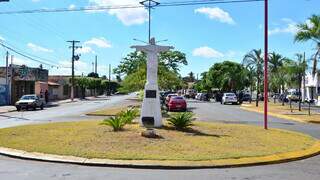 Monumento da Praça da Feira dá boas-vindas ao município (Foto: Paradez)