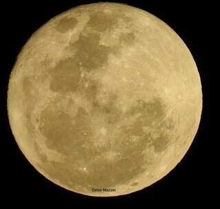 Lua parece maior por conta da sua proximidade com a Terra. (Foto: @aviacao100fronteiras - Celso Mazzei/Arquivo pessoal)