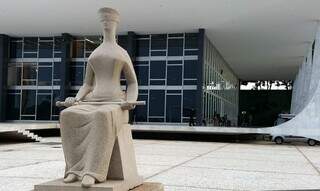 Estátua da Justiça, que fica em frente ao prédio do STF em Brasília. (Foto: Valter Campanato/Agência Brasil)
