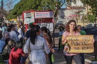 Profissionais se manifestam pelo destravamento do piso em Campo Grande (Foto: Marcos Maluf/Arquivo)