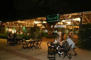 O Quintal Dom Baiano fica na porta de entrada do corredor gastronômico mais famoso da capital.