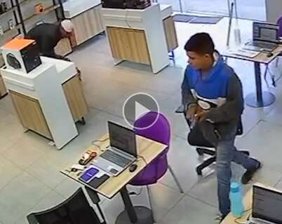 Em minutos, assaltantes "fazem limpa" em loja de celulares 