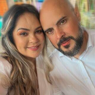 Evelym Almeida Barbosa, 32, e o marido, Thiago Cardoso Ramos, 37. (Foto: Reprodução Redes Sociais)