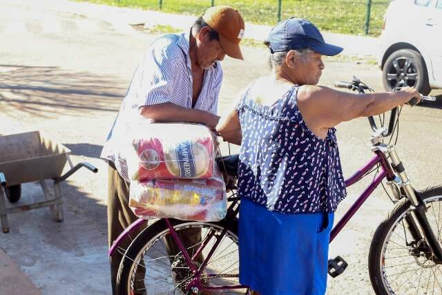 Para evitar desnutri&ccedil;&atilde;o, ind&iacute;genas recebem alimentos na Aldeia Mar&ccedil;al de Souza