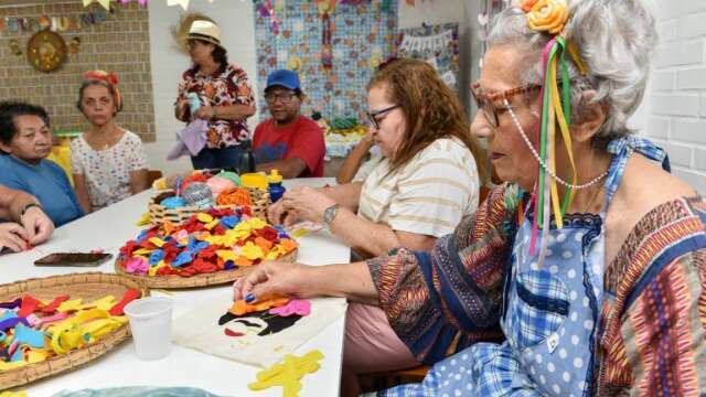 Mulheres com mais de 60 comemoram 6 anos de projeto Espa&ccedil;o do Fazer