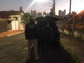 Um dos presos durante a Operação Sentinela, em Campo Grande. (Foto/Divulgação)