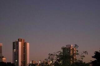 Céu claro desta manhã deve prevalecer ao longo do dia (Foto: Henrique Kawaminami)