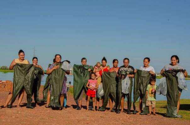 Coletoras de iscas vivas no Pantanal recebem equipamentos de prote&ccedil;&atilde;o individual