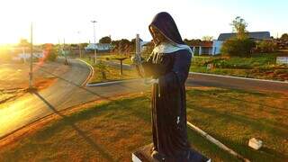 Imagem de Santa Rita na entrada da cidade sul-mato-grossense (Foto: Divulgação | Prefeitura de Santa Rita do Pardo)