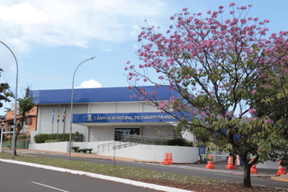 Fachada da Câmara Municipal de Campo Grande, que sediará encontro regional para discutir PPA do Governo do Estado. (Foto: Divulgação/CMCG)