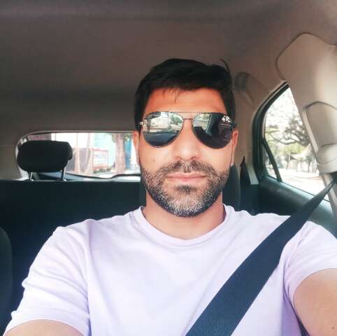 Abalada, esposa de piloto sul-mato-grossense desaparecido aguarda por novidades 