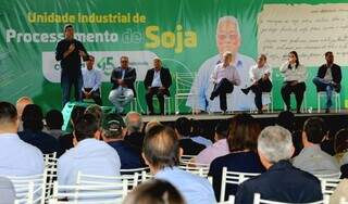Eduardo Riedel discursa em lançamento da pedra fundamental da nova unidade da Copasul, em Naviraí (Foto: Divulgação)