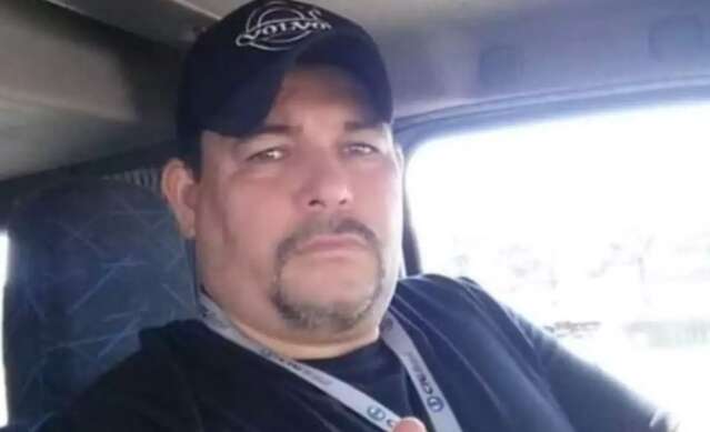 Motorista com carga de eucalipto &eacute; um dos mortos carbonizados em acidente