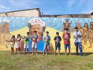 Painel bel&iacute;ssimo sinaliza acesso &agrave; 1&ordf; aldeia urbana do Brasil