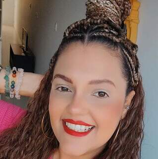 M&aacute;quina de urso &eacute; a terapia de Priscila, que nem espa&ccedil;o na estante tem