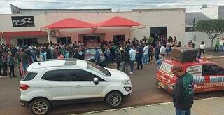 Despedida de jogador tem cortejo, palmas pelas ruas e uniforme em caix&atilde;o
