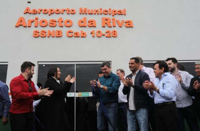 Riedel promete mais obras no interior ao entregar aeroporto em Navira&iacute;