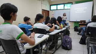 Alunos do IFMS (Instituto Federal de Mato Grosso do Sul) em saula de aula para aprender &#34;A arte de se fazer entender&#34;. (Foto: Facebook)