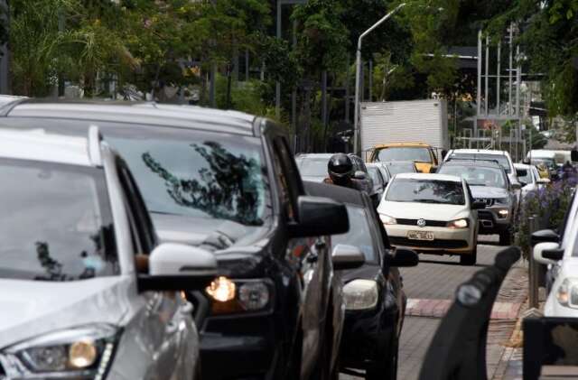 Licenciamento de ve&iacute;culos com placa final 6 vence no m&ecirc;s de julho