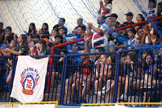 Público comparece em bom número no Ginásio Guanandizão (Foto: Giovani Neves/CBFs)