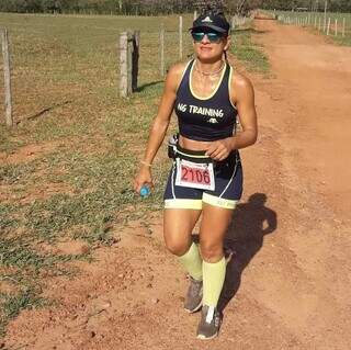 Em 2022, ela realizou meia maratona em homenagem a filha em Piraputanga. (Foto: Arquivo pessoal)