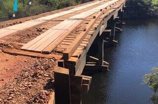 Com cabeceira danificada, ponte na regi&atilde;o do Passo do Lontra &eacute; interditada