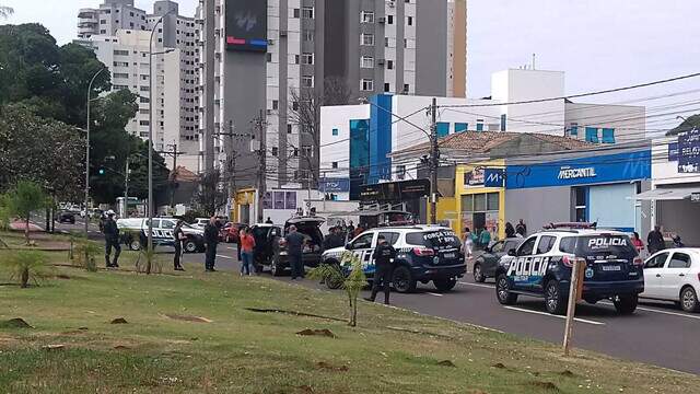 Ap S Den Ncia Pol Cia Aborda Fam Lia E Para Tr Nsito Na Afonso Pena